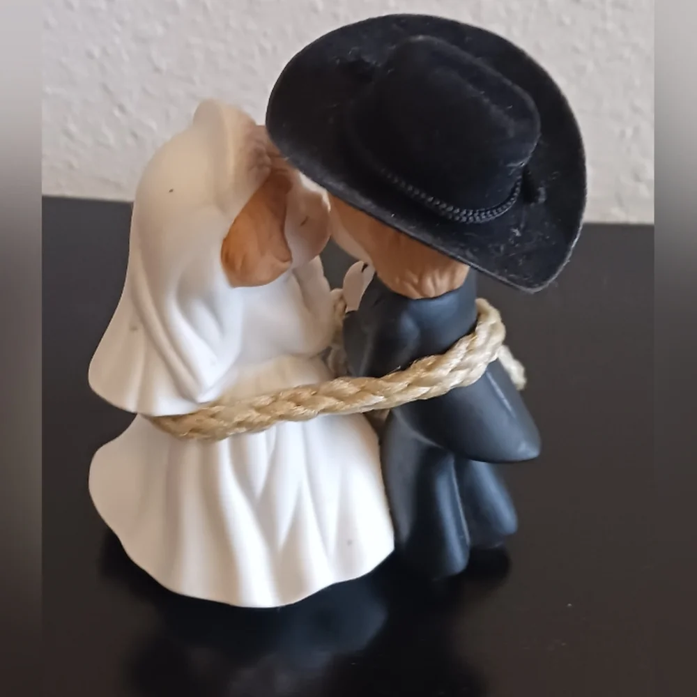 LEFTON EXCLUSIVES CHINA BRIDE & COWBOY GROOM KISSING WEDDING COUPLE HAND PAINTED